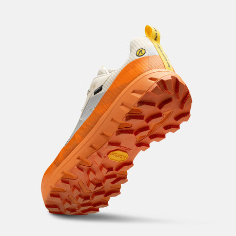 BAER OMN6 gallery 1797957_herren-wanderschuh-explore-addict-in-weiss-orange_s.jpg